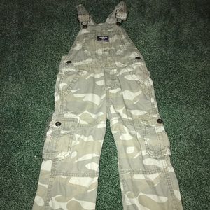 Unlined Oshkosh B’gosh camo overalls boys 2T